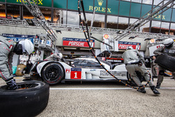 Тренування піт-стопів #1 Porsche Team Porsche 919 Hybrid: ТІмо Бернхард, Марк Веббер та Брендон Харт