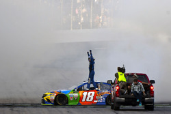 Yarış galibi Kyle Busch, Joe Gibbs Racing Toyota