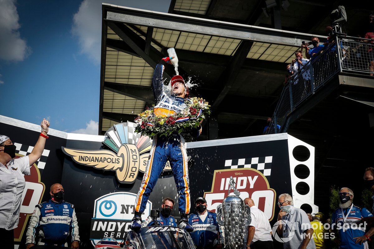 Winner Takuma Sato, Rahal Letterman Lanigan Racing Honda