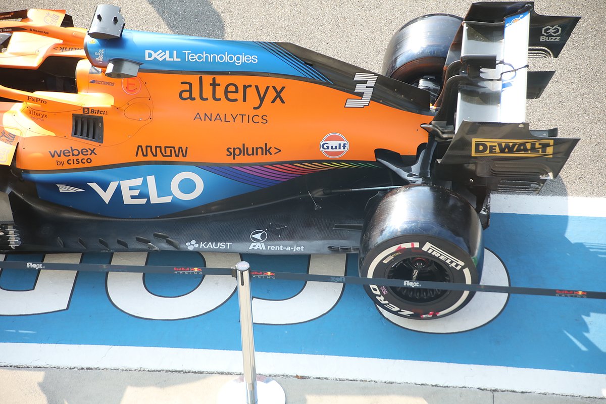 McLaren MCL35 M: ecco il fondo con un taglio ridotto e l'ala pisteriore scarica