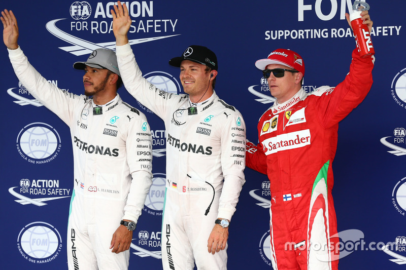 Qualifiche, i primi tre nel parco chiuso (da sx a dx): il secondo qualificato Lewis Hamilton, Mercedes AMG F1; il poleman Nico Rosberg, Mercedes AMG F1; il terzo qualificato Kimi Raikkonen, Ferrari