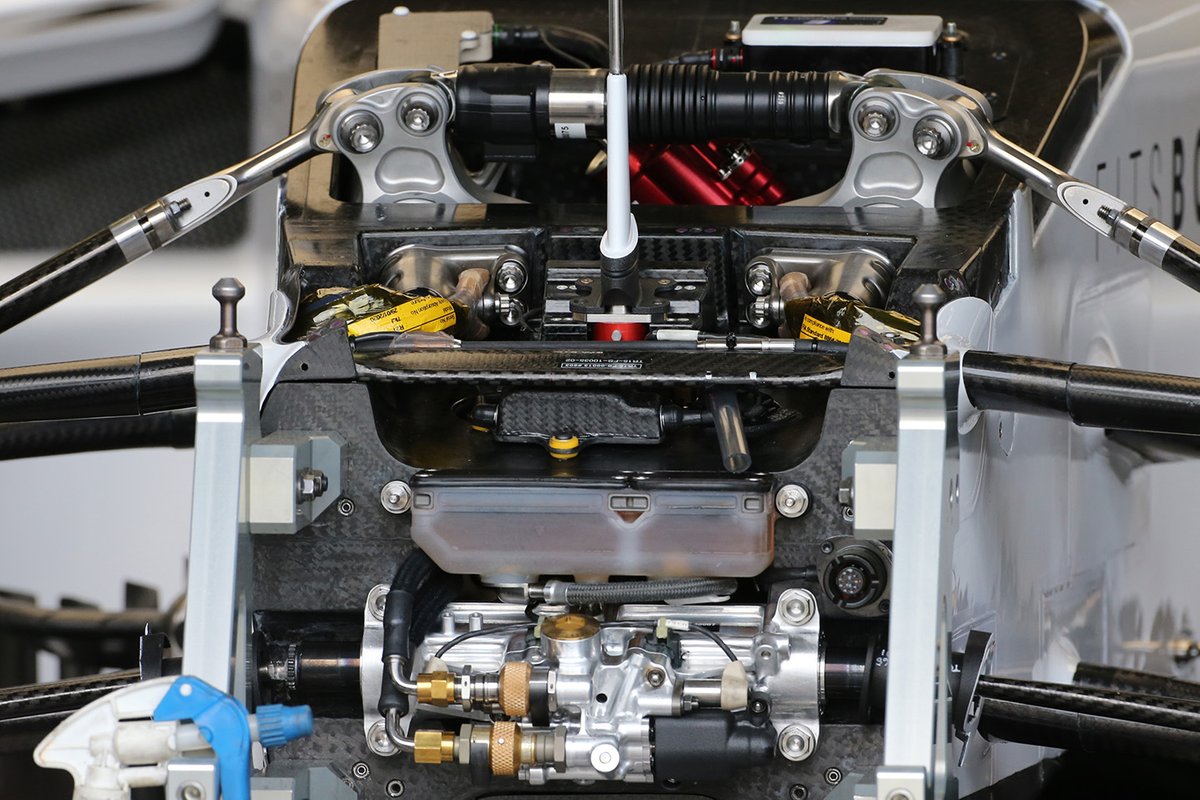AlphaTauri AT01, dettaglio del terzo elemento uguale a quello Red Bull RB15
