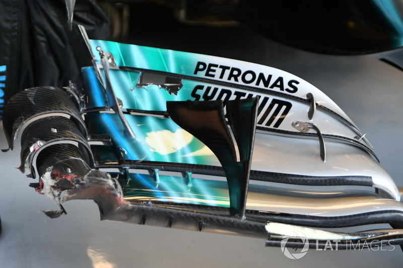 The damaged front wing of Valtteri Bottas, Mercedes-Benz F1 W08