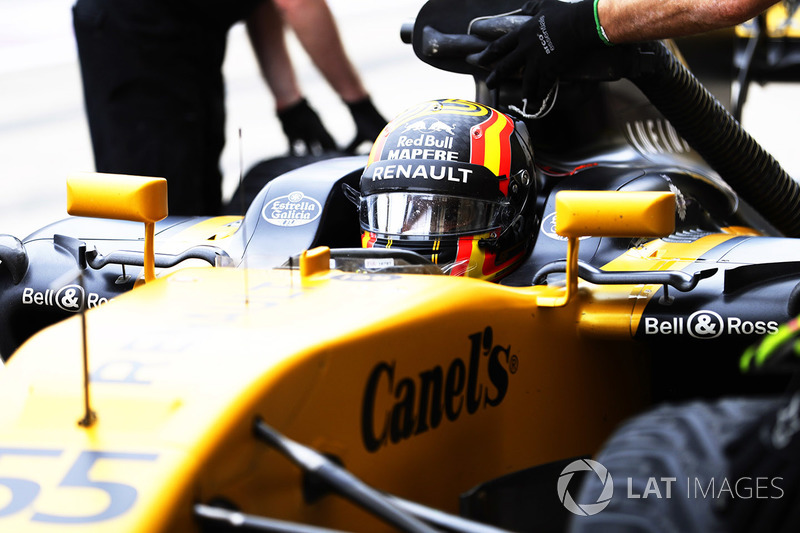 Карлос Сайнс, Renault Sport F1 Team RS17