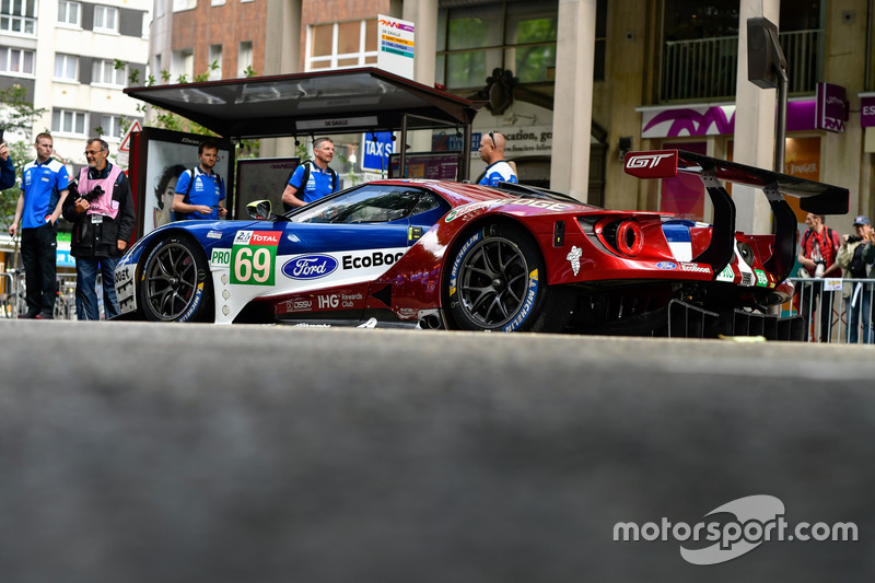 #69 Ford Chip Ganassi Racing Ford GT