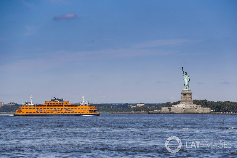 Il traghetto di Staten Island Ferry e la Statua della Libertà