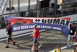 Max Verstappen, Red Bull Racing fans met een #GoMax spandoek