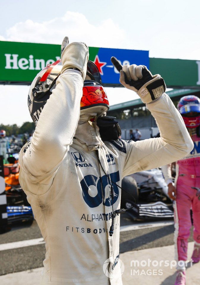 Ganador Pierre Gasly, AlphaTauri, celebra