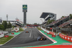 Max Verstappen, Red Bull Racing RB14 bloquea en la frenada