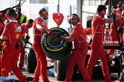 Ferrari mechanics