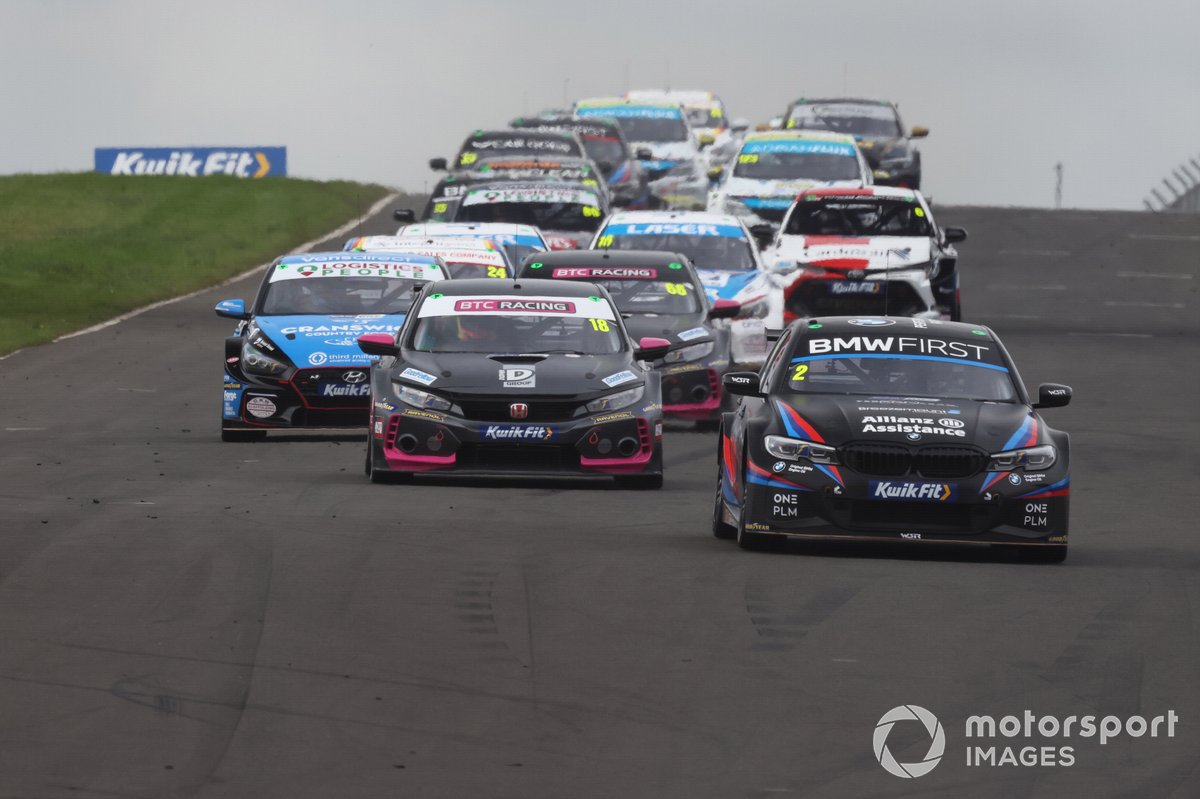 Start action, Colin Turkington, Team BMW BMW 330i M Sport leads