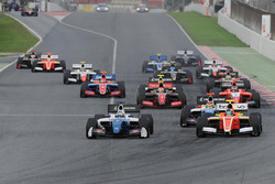 Start action, Egor Orudzhev, Arden Motorsport; Tom Dillmann, AVF