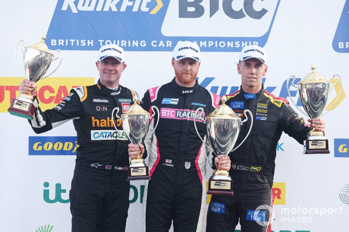 Gordon Shedden, Team Dynamics Honda Civic Type R, Josh Cook, BTC Racing Honda Civic Type R and Dan Lloyd, Power Maxed Racing Vauxhall Astra