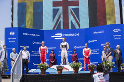 Podio: il vincitore Sam Bird, DS Virgin Racing, il secondo classificato Felix Rosenqvist, Mahindra R
