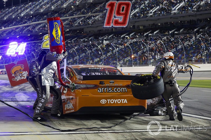 Daniel Suarez, Joe Gibbs Racing Toyota pit stop