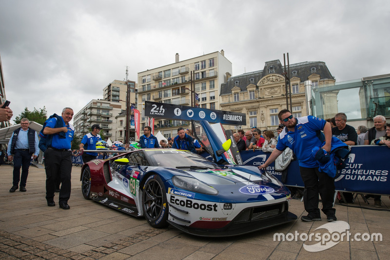 #69 Ford Chip Ganassi Racing Ford GT