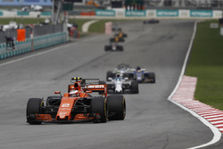 Stoffel Vandoorne, McLaren MCL32, Lance Stroll, Williams FW40