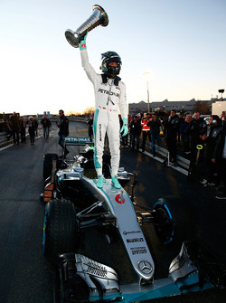 Wereldkampioen Nico Rosberg viert zijn wereldtitel