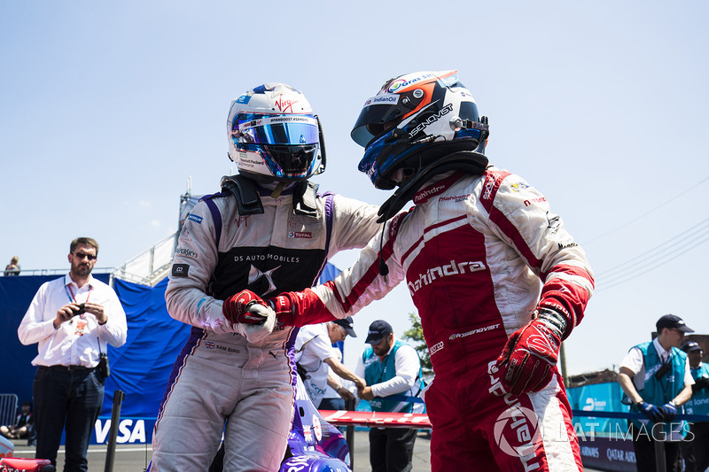 Felix Rosenqvist, Mahindra Racing, congratulates Sam Bird, DS Virgin Racing in Parc Ferme