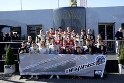 Alle Fahrer in der Saison 2017 mit Billy Monger Spendenaufruf