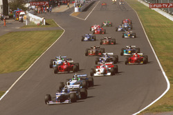 Start action, Damon Hill, Williams FW18 Renault leads Gerhard Berger, Benetton B196 Renault