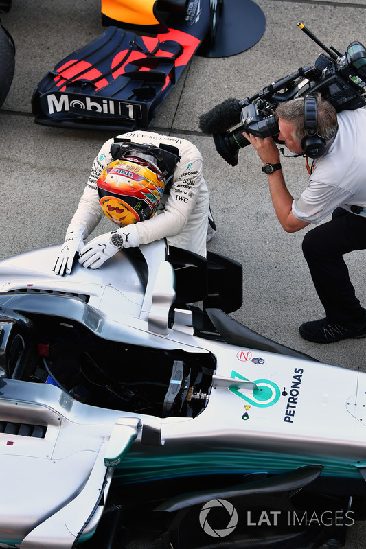 Race winner Lewis Hamilton, Mercedes-Benz F1 W08 celebrates in parc ferme
