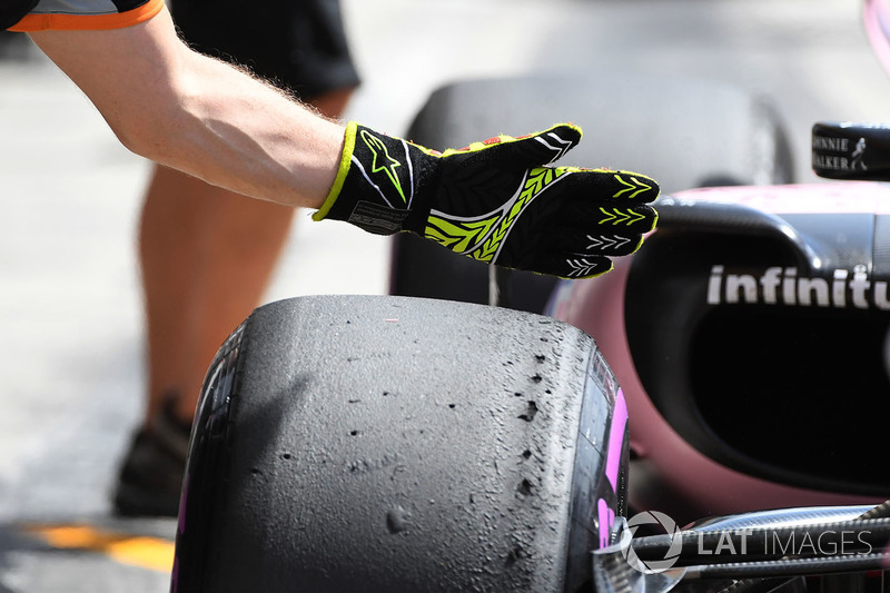 Sahara Force India mechanics glove