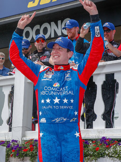 Race winner Kyle Busch, Joe Gibbs Racing, Toyota Camry Comcast Salute to Service Juniper