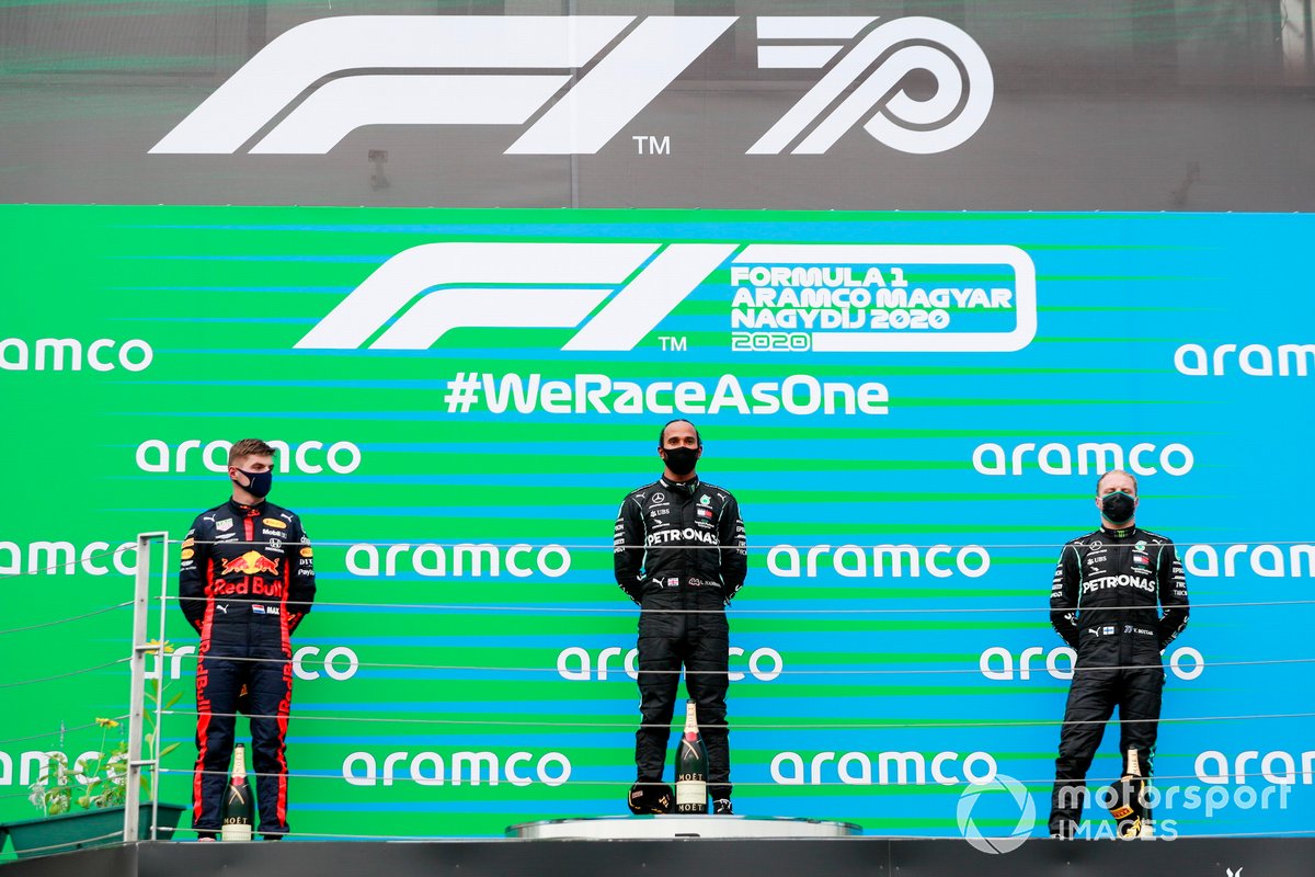 Max Verstappen, Lewis Hamilton en Valtteri Bottas op het podium