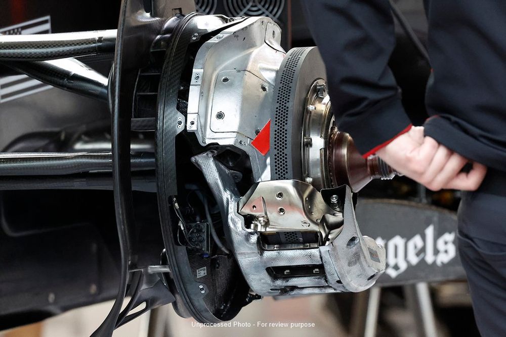 Haas VF-23 detalle del disco de freno