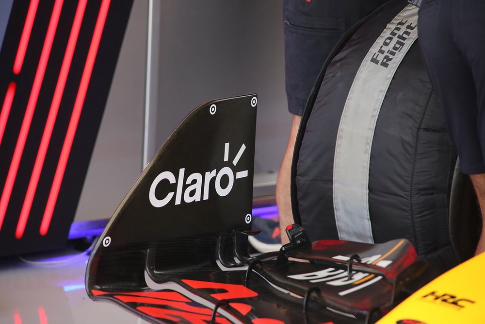 Red Bull Racing RB19 detalle del endplate con una cámara