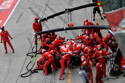 Sebastian Vettel, Ferrari SF70H pit stop