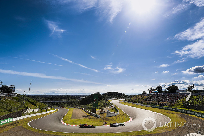 Lance Stroll, Williams FW40, Stoffel Vandoorne, McLaren MCL32