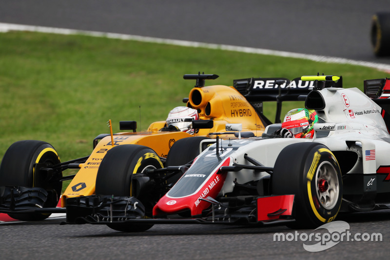 Esteban Gutierrez, Haas F1 Team VF-16 e Kevin Magnussen, Renault Sport F1 Team RS16
