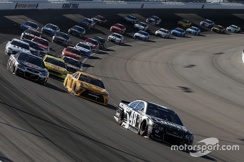 Restart: Jimmie Johnson (Hendrick-Chevrolet) führt