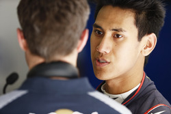 Sean Gelael, Scuderia Toro Rosso, in the garage
