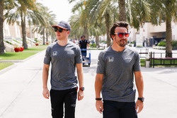 Stoffel Vandoorne, McLaren, with Fernando Alonso, McLaren