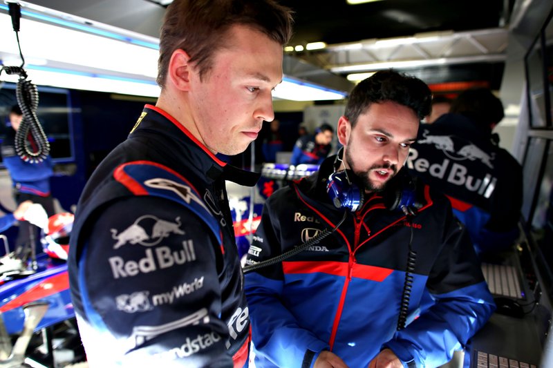Даниил Квят, Scuderia Toro Rosso, с гоночным инженером