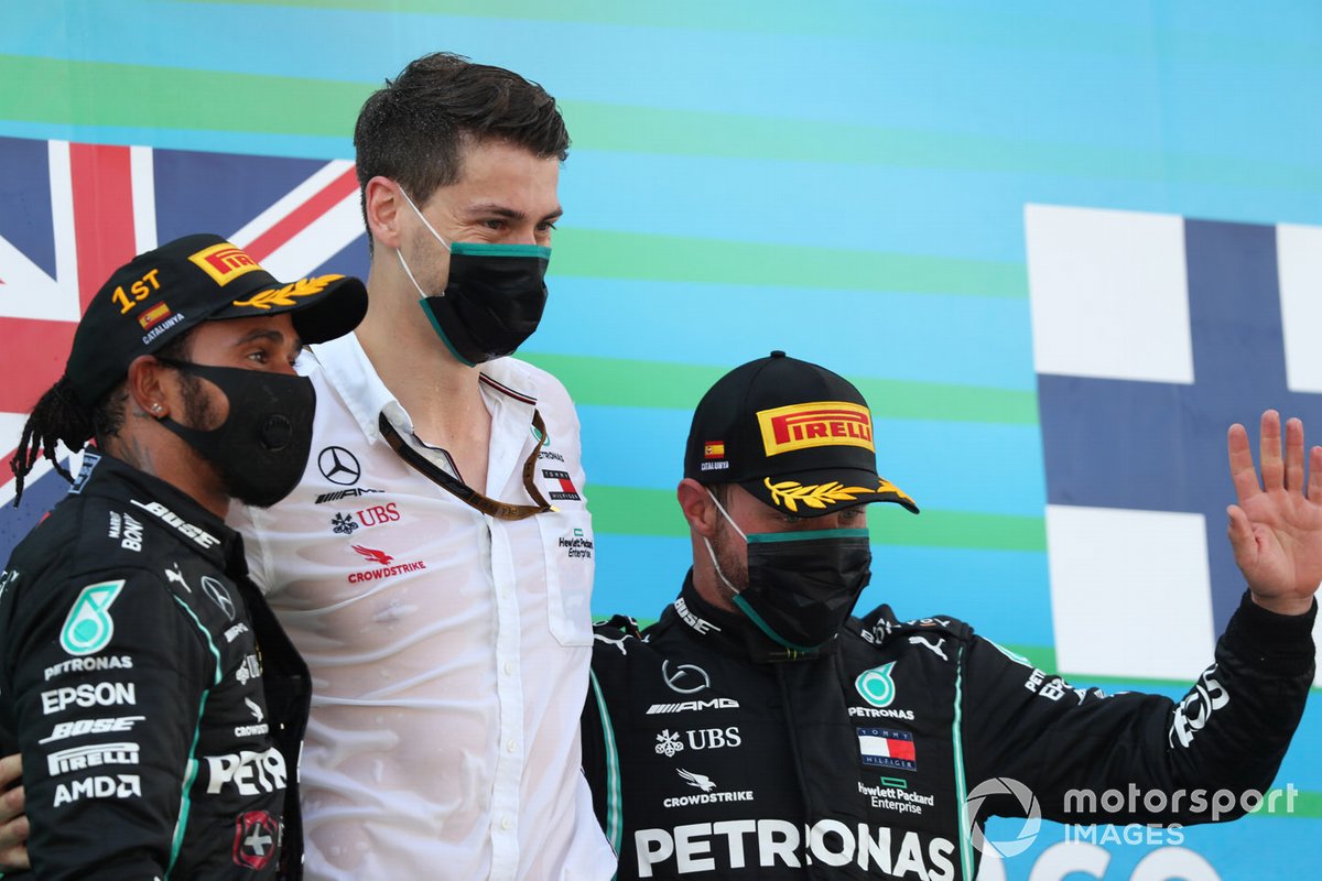Lewis Hamilton, Mercedes-AMG Petronas F1, 1st position, Valtteri Bottas, Mercedes-AMG Petronas F1, 3rd position, with their team mate on the podium