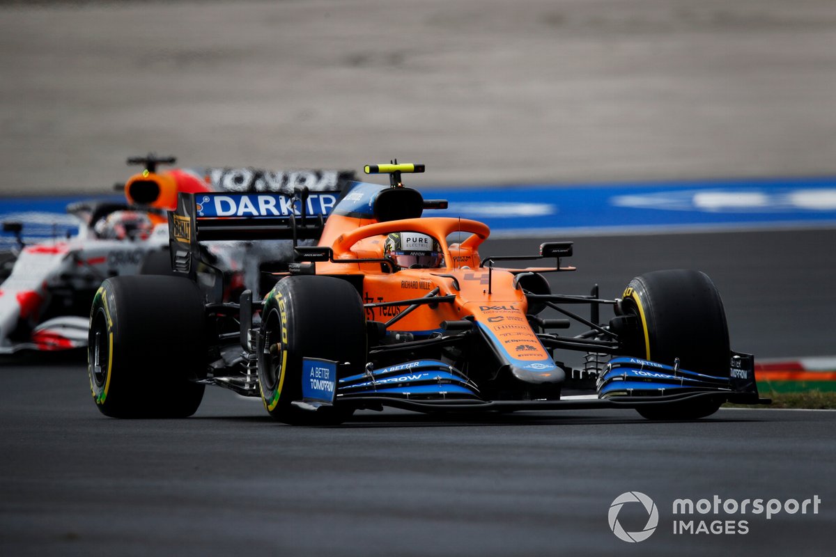 Lando Norris, McLaren MCL35M, Max Verstappen, Red Bull Racing RB16B
