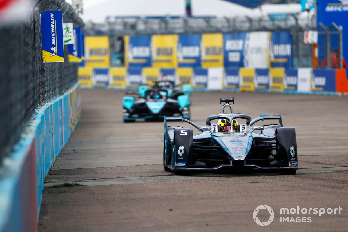 Vandoorne got himself back into contention after dropping down the order early on