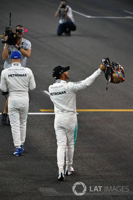 Lewis Hamilton, Mercedes AMG F1 ve pole Valtteri Bottas, Mercedes AMG F1