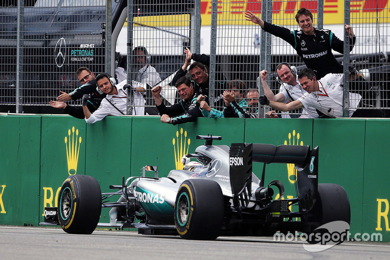 Il vincitore Lewis Hamilton, Mercedes AMG F1 W07 Hybrid