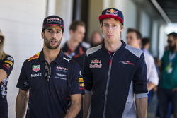 Daniel Ricciardo, Red Bull Racing ve Brendon Hartley, Scuderia Toro Rosso pilotlar geçit töreninde