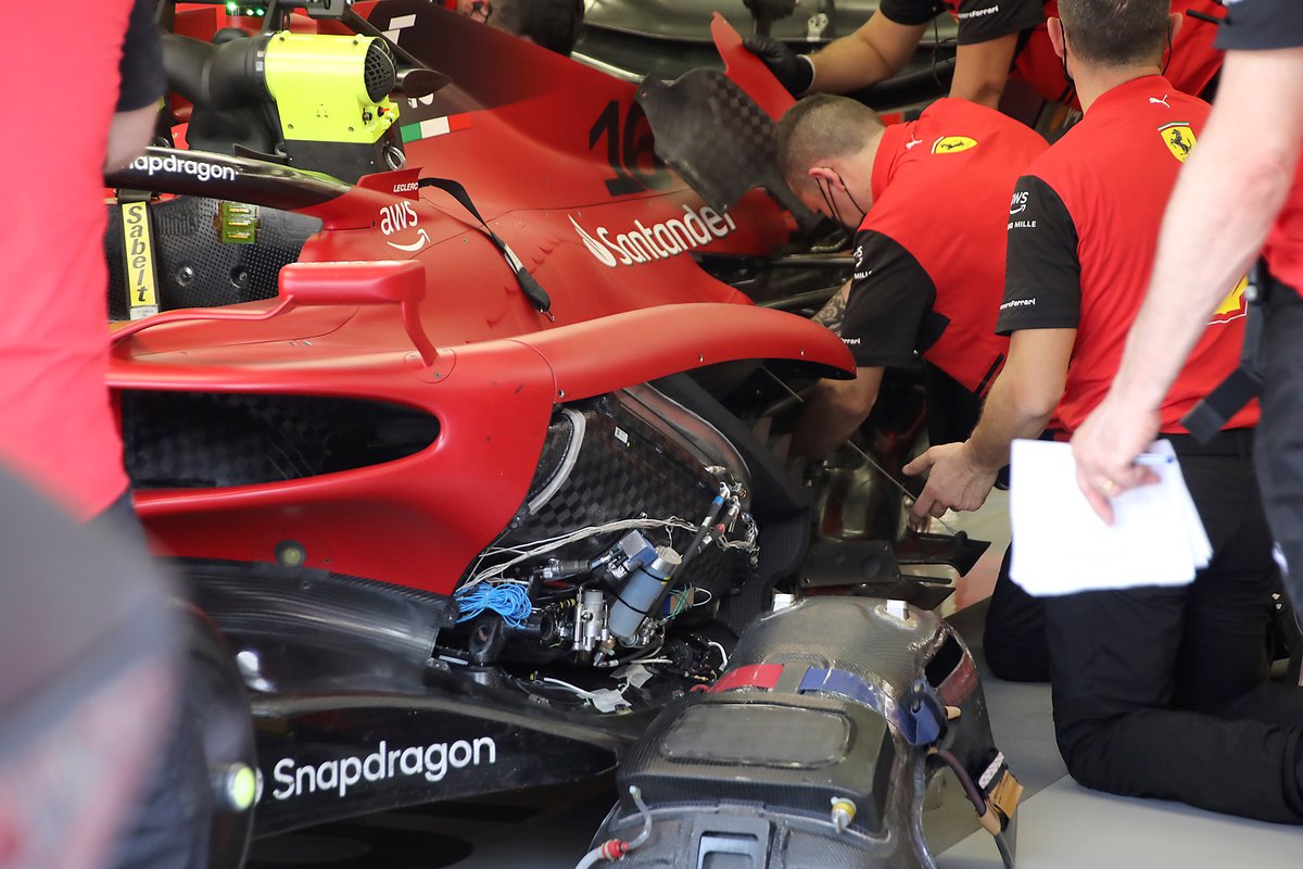 Ferrari F1-75, detalle de los laterales abiertos con el cono inferior que sostiene el fondo