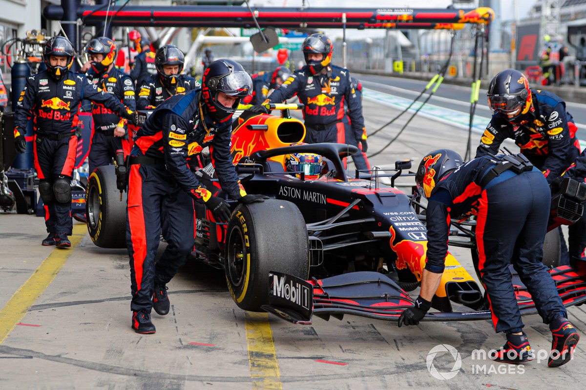 Alex Albon, Red Bull Racing RB16, abandonne la course