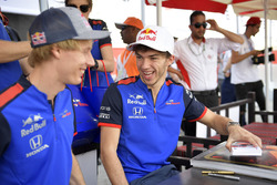 Brendon Hartley, Scuderia Toro Rosso and Pierre Gasly, Scuderia Toro Rosso Kai Ebel, RTL Presenter