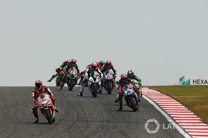 Lorenzo Savadori, Milwaukee Aprilia leads