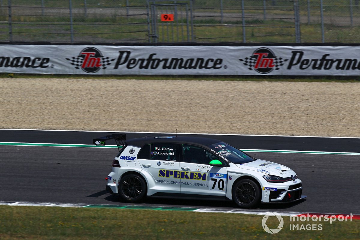 #70 Elite Motorsport, Volkswagen Golf GTI: Alessandro Berton, Robin Appelqvist