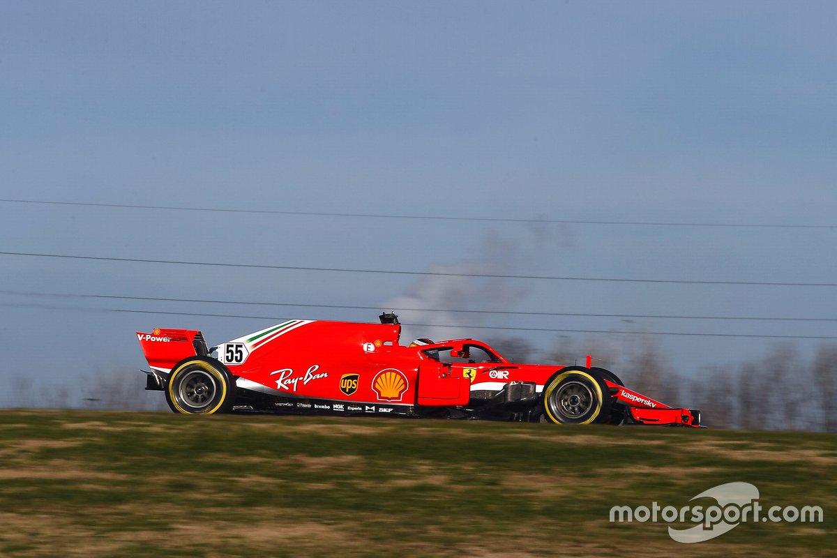 Carlos Sainz Jr. memacu mobil F1 Ferrari SF71H di Sirkuit Fiorano, Italia.